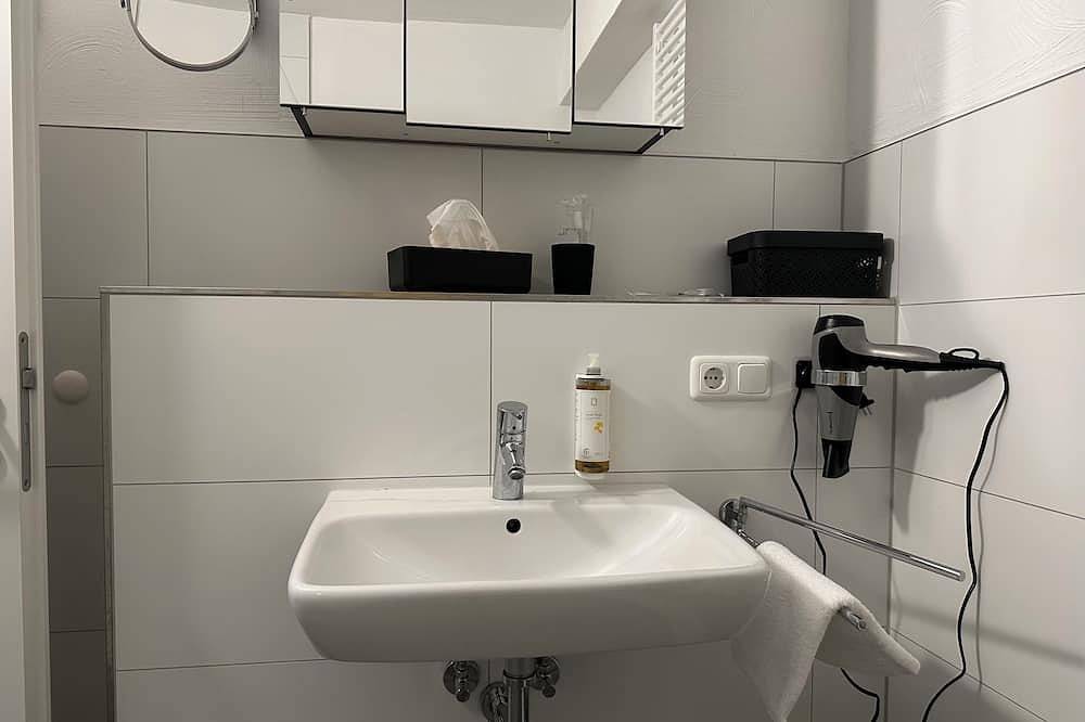 Ganze Wohnung, Kingsize Bed, two Sofabed, Full Kitchen, Workspace 650Mbit, Netflix, Centrum, in Euskirchen, Eifel (Nordrhein-Westfalen)