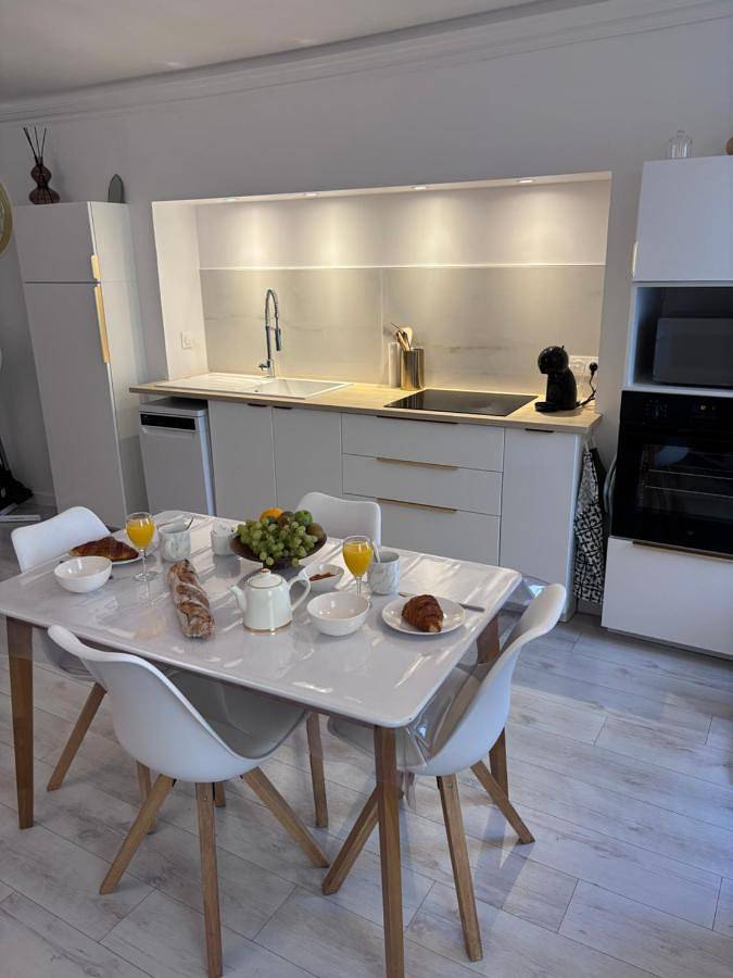 Appartement entier, One-Bedroom Apartment in Évian-les-Bains, Région de Thonon-les-Bains