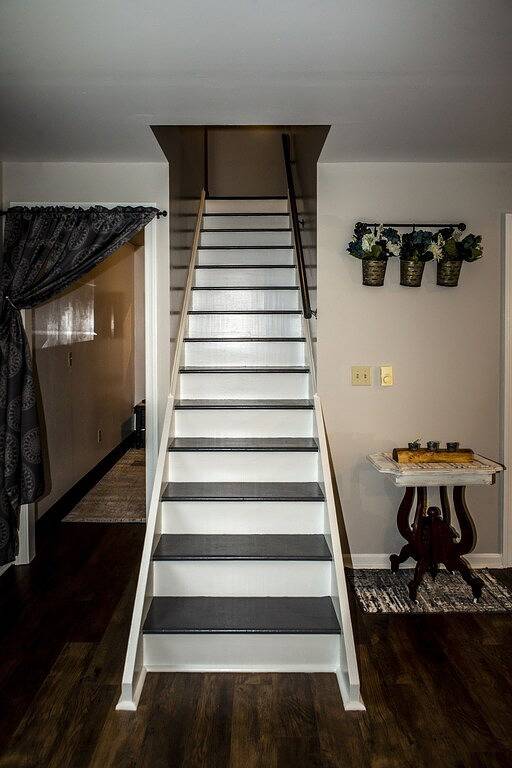 \"The Barn at Sunset Lane\" - Spacious 4Br Home on 16 Acres in Holmes County