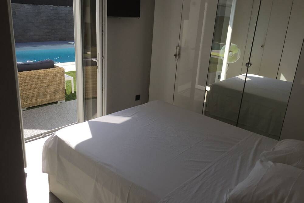 Villa à Carnon plage ! 125 M2 à 200m de la plage avec piscine chauffée, garage . in Carnon-Plage, Mauguio