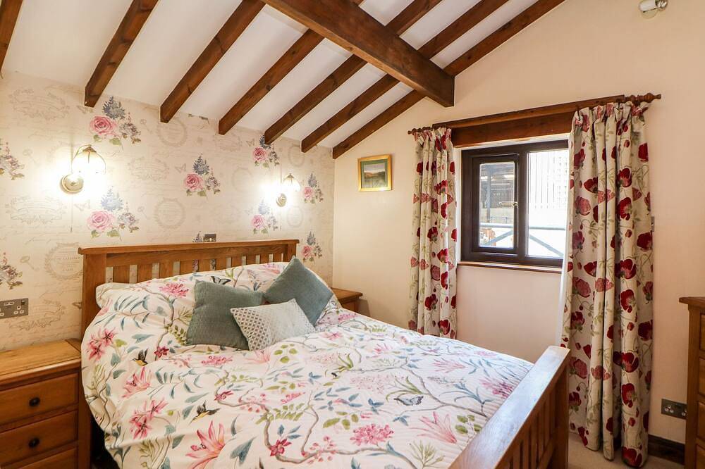 Heath Cottage, character holiday cottage, with a garden in Edale in Edale, Derbyshire