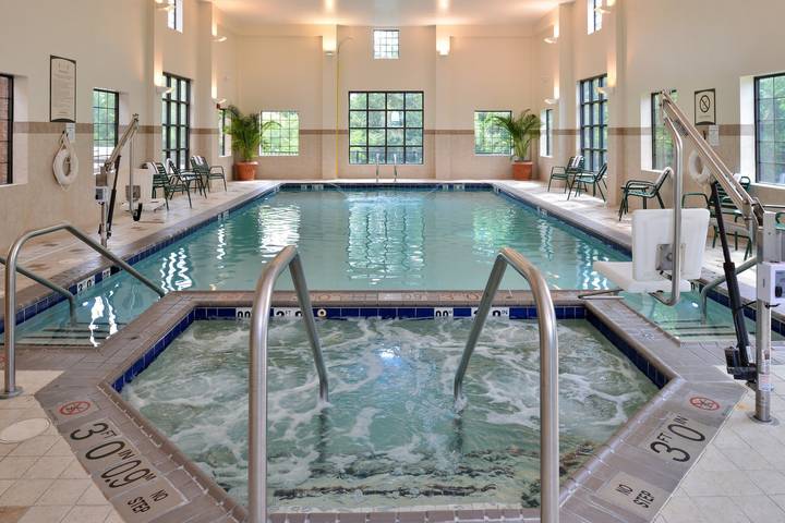 Entire studio, Staybridge Suites Chesapeake Virginia Beach in Chesapeake, Virginia