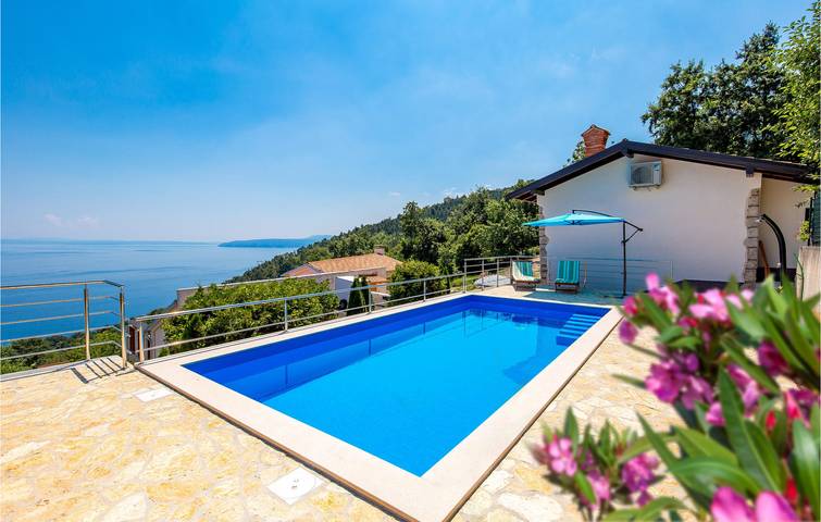 Appartement confortable avec vue sur la mer, terrasse, Wi-Fi et parking - À 1,5 km de la plage in Lovran, Opatija Riviera