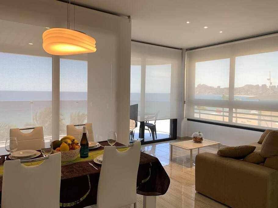 Appartement entier, Apartamento de lujo en primera linea de playa in Playa de Poniente, Benidorm