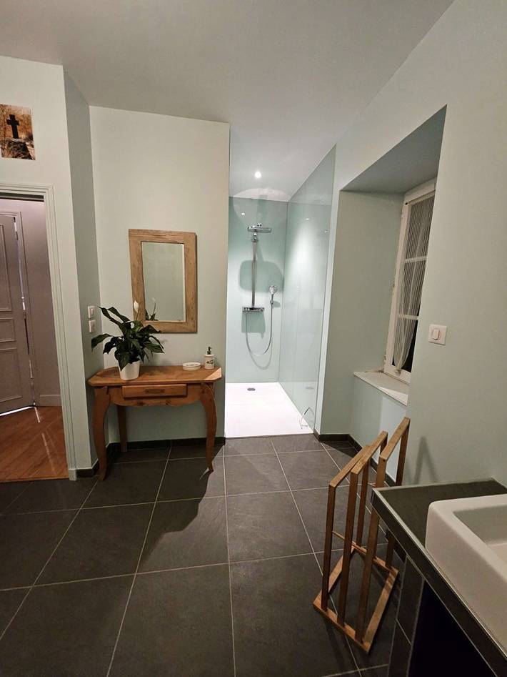 Location de vacances pour 3 personnes, avec jardin à Besse-et-Saint-Anastaise - 3