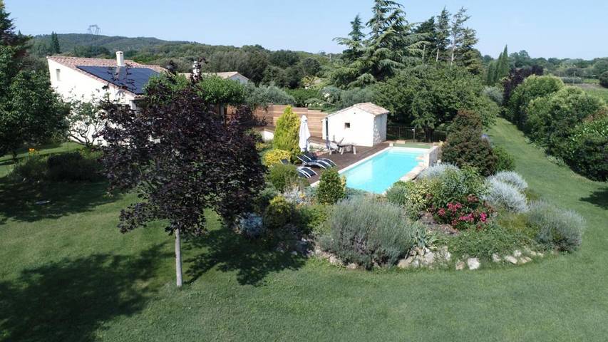 Maison de vacances pour 4 personnes, avec jardin et terrasse ainsi que piscine et vue