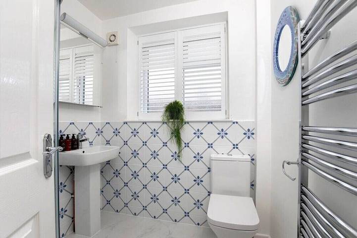 Apartamento entero, Confortable-Apartamento-Baño privado-Vista a la Calle in Cheltenham, Gloucestershire