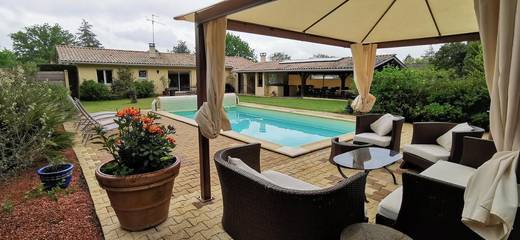 Cottage pour 6 personnes, avec vue ainsi que piscine et jardin, animaux acceptés à Saint-Médard-de-Guizières