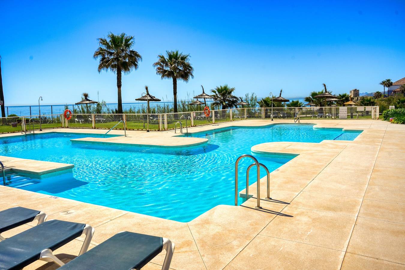 3180 Duplex-Penthouse mit Panoramablick auf das Meer in Casares del Mar, Casares