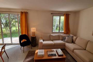 Gîte pour 4 personnes, avec balcon et vue à Benais