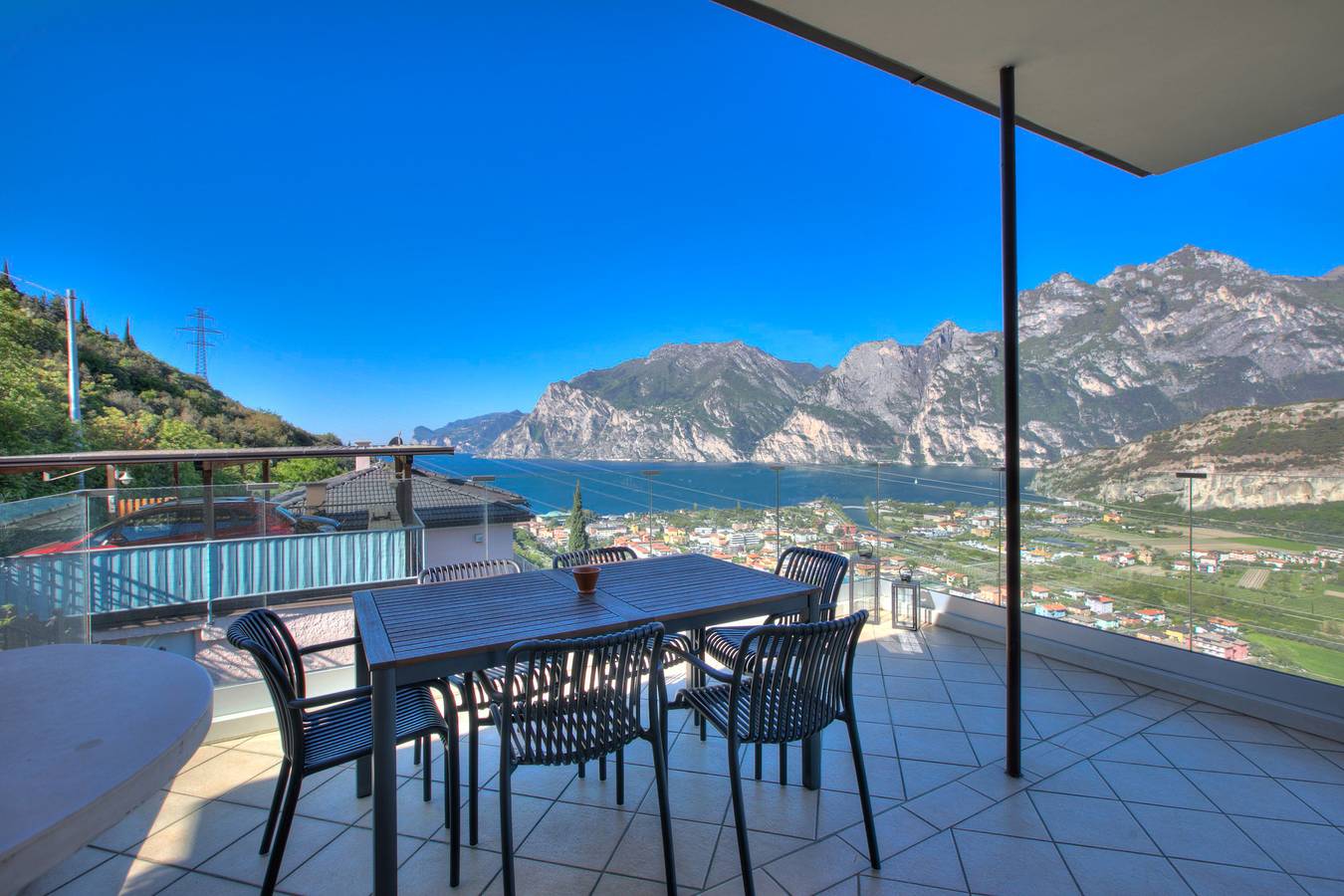 Villa Paradise View With Private Pool in Nago-Torbole, Montañas Garda