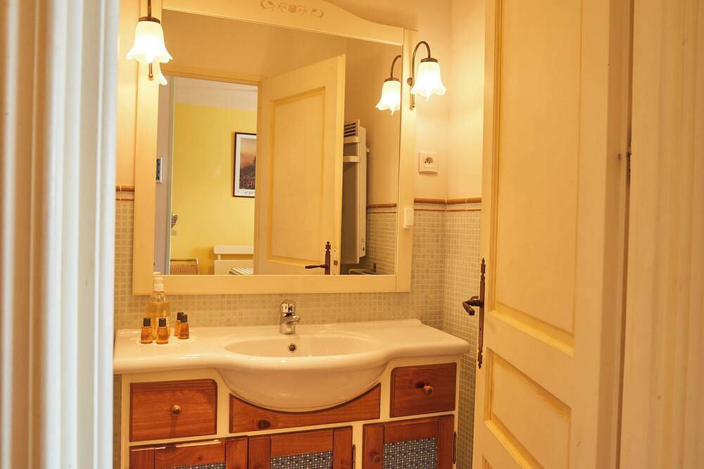 Apartamento entero, Quiet, comfortable studio, swimming pool, private parking. Near Leucate/Sigean in La Palme, Region de Narbonne