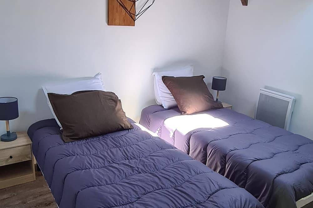Maison de campagne rénovée  juste à côté de sentiers de randonnées. in Labastide-sur-Bésorgues, Parc naturel régional des Monts d'Ardèche