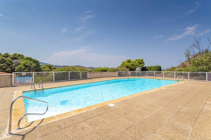 Ganze Wohnung, Postkartenblick: Großzügige, komfortable 2-Zimmer-Wohnung mit Pool, Garten und Garage in La Côte Vermeille, Collioure