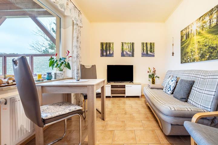 Ferienwohnung für 2 Personen, mit Garten und Seeblick an der Müritz