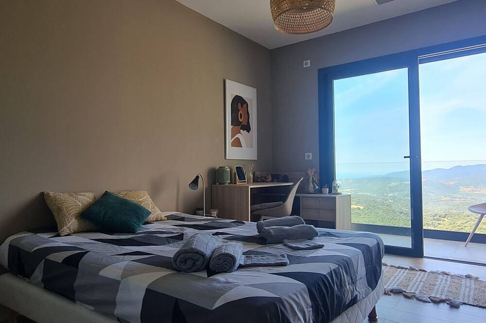 New quiet upscale air-conditioned villa + T2 with heated pool & sea view in Sollacaro, Distrito de Sartène