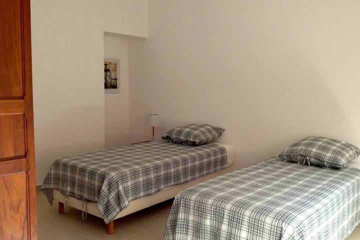 Gîte pour 6 personnes, avec terrasse ainsi que piscine et jardin à Sainte-Anastasie - 2