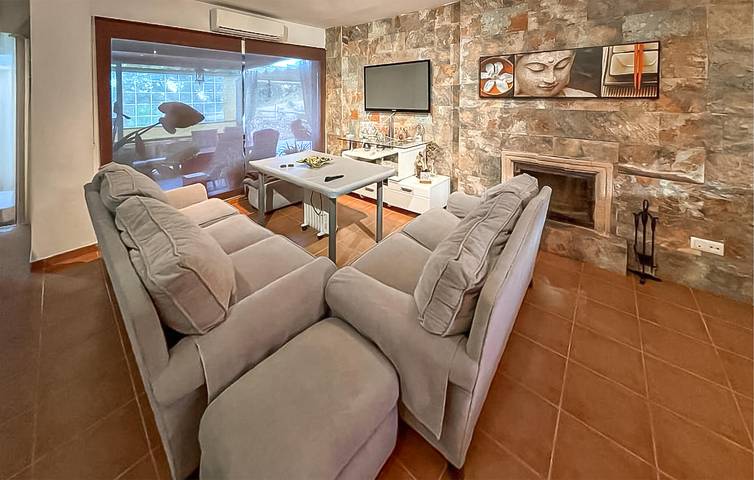 Acogedor apartamento con piscina y chimenea en El Castillo, a 800 m del centro de la ciudad. in El Castillo de las Guardas, Provincia de Sevilla