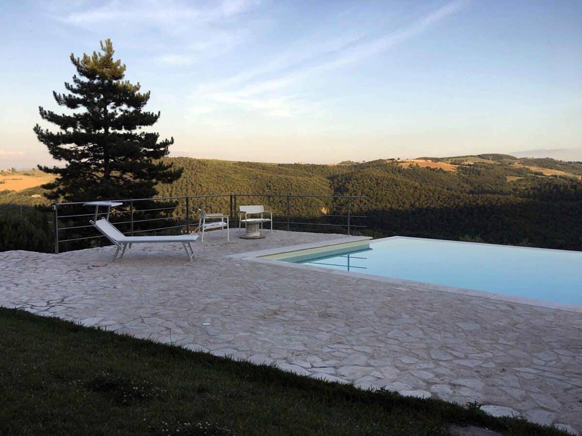 On Top Of The Hill Villa With Great Valley View in Perugia, Perugia e dintorni