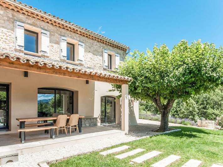 Location de vacances pour 8 personnes, avec Terrasse ainsi que Jardin et Piscine à Vaison-la-Romaine