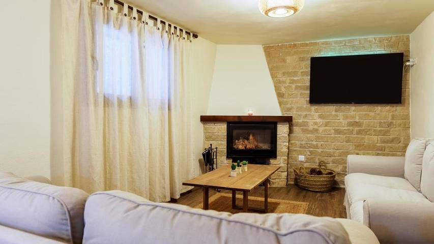 Casa de vacaciones para 11 personas, con terraza y vistas, Se admiten mascotas en Parc Natural de la Serra d'Espadà - 2