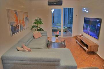 Gîte pour 6 personnes, avec piscine et jardin ainsi que bassin pour enfant et vue dans Cabo Negro