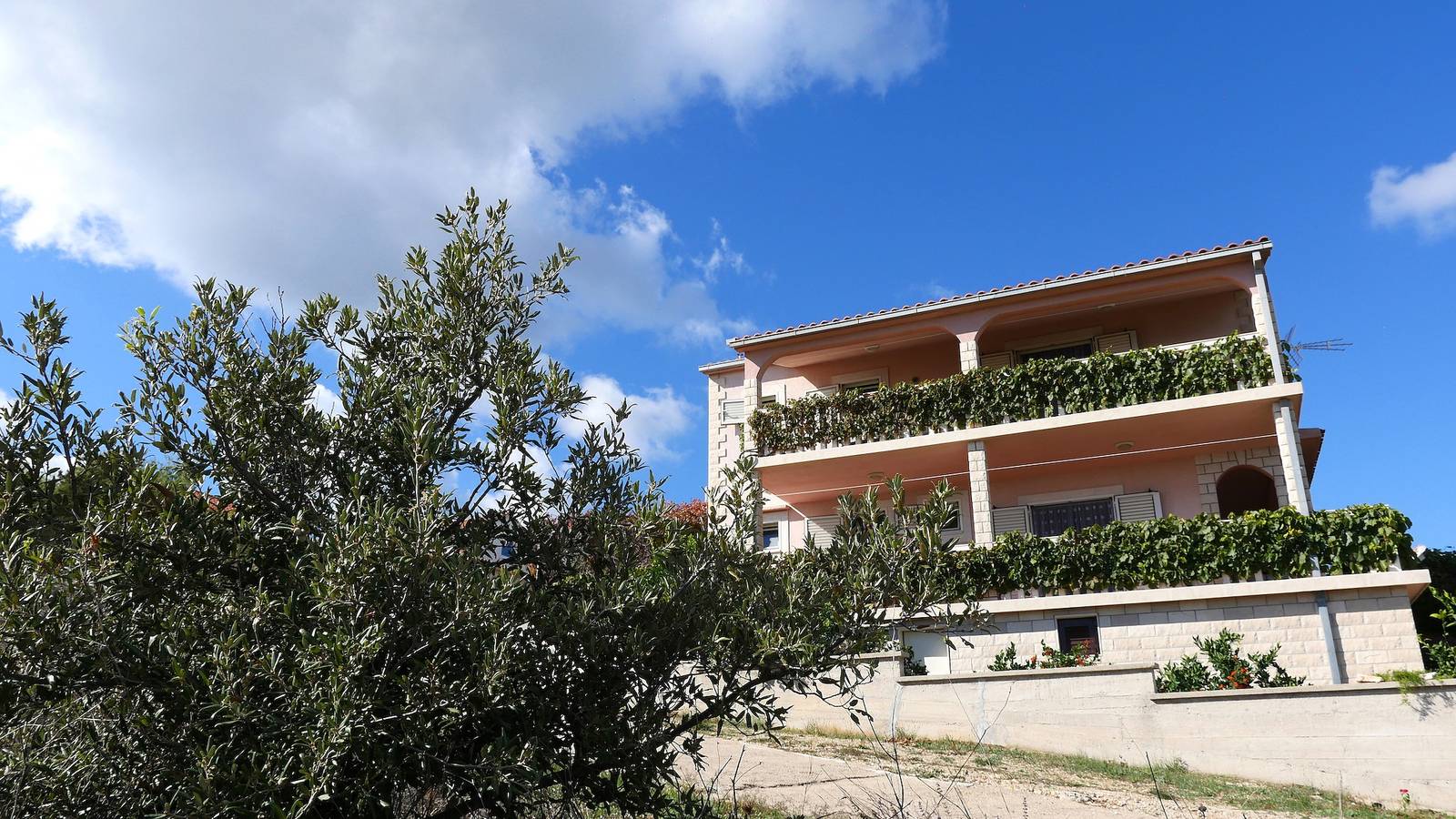 Ganze Wohnung, 2-Zimmer-Ferienwohnung mit Terrasse und Meerblick Rukavac, Vis A-8839-c in Rukavac, Split-Dalmatien
