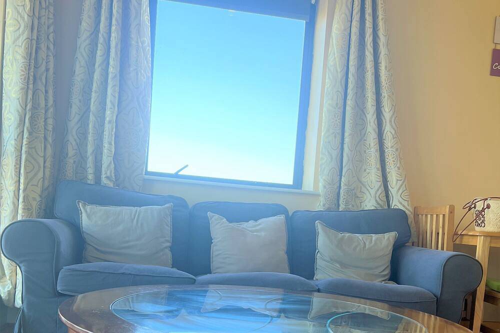 Entire apartment, Bright view Apt between dublin airport and city canter in Dublin, County Dublin