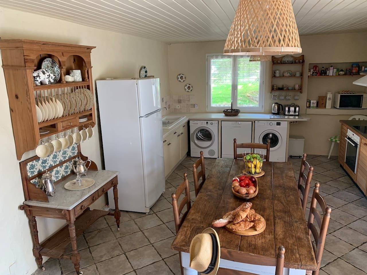 Country Villa for 18, Pool, Cinema, Football Pitch in Verteillac, Périgord Vert