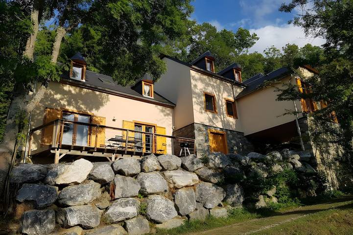 Location de vacances pour 12 personnes, avec terrasse, animaux acceptés à Cazaux-Fréchet-Anéran-Camors