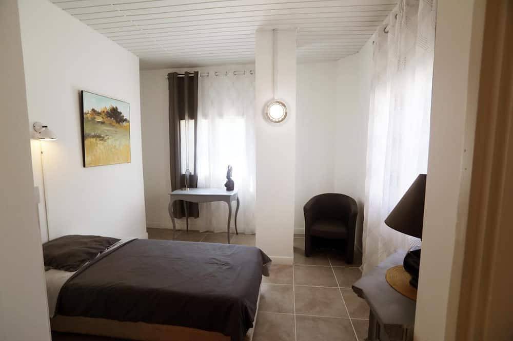 Entire apartment, Apartment 'Loudéro' with Shared Pool, Private Terrace and Wi-Fi in Bédarieux, Béziers region