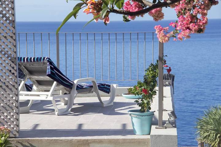 Chalet para 3 personas, con balcón además de jardín y piscina - 1