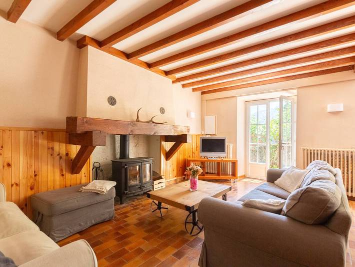 Location de vacances pour 10 personnes, avec terrasse et jardin à Avajan - 2