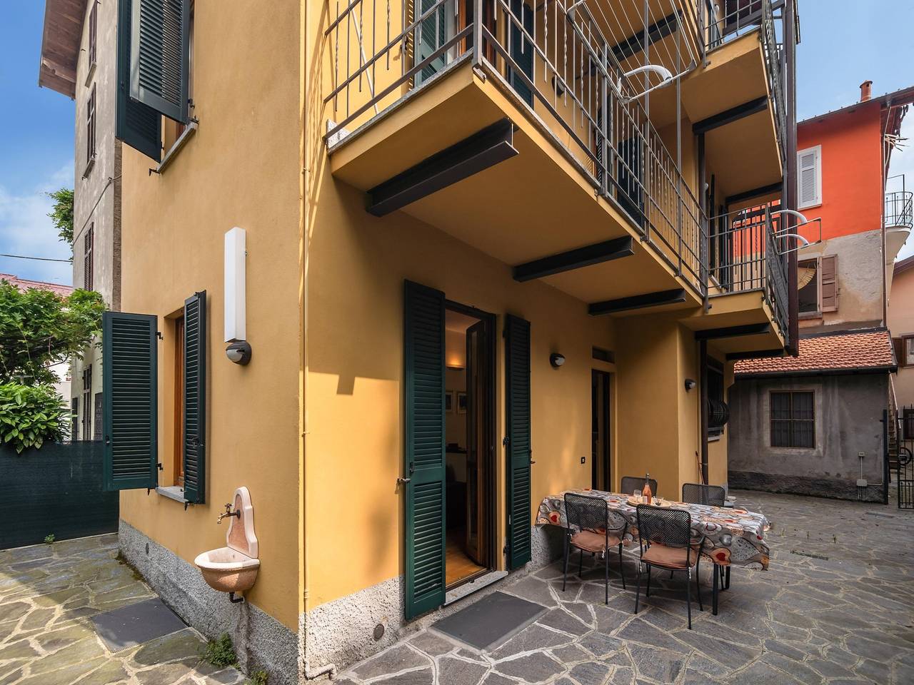 Ganze Wohnung, Modernes Apartment am See in Meina, Comune di Meina