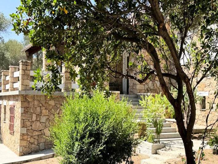 Gîte pour 10 personnes, avec piscine et terrasse, adapté aux familles dans Plage de Scodi-Neri - 2