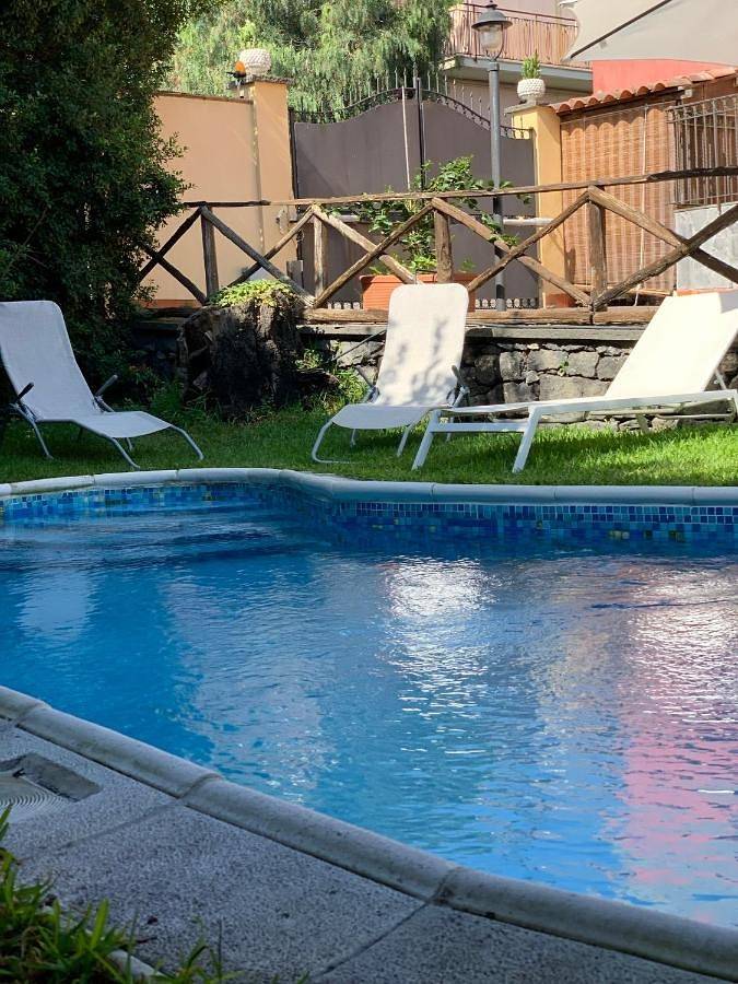 Casa Gino Petrulli Etna, villa con piscina in Zafferana Etnea, Etna
