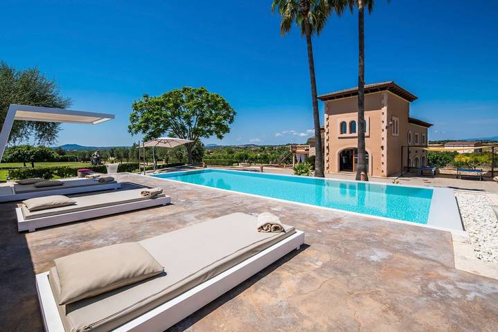 Villa für 8 Personen, mit Balkon und Whirlpool sowie Terrasse und Garten in Santa Margalida