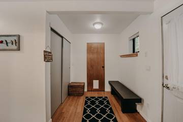 Log Cabin for 9 Guests in Glacier, North Cascades National Park, Picture 2