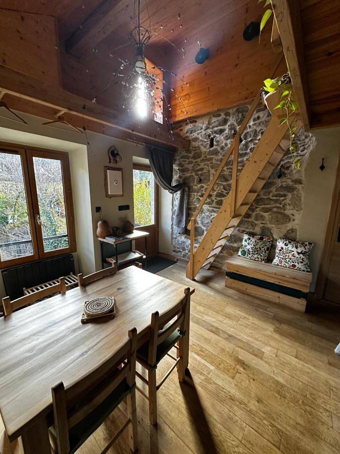 Appartement entier, One-Bedroom Apartment in Theys, Isère