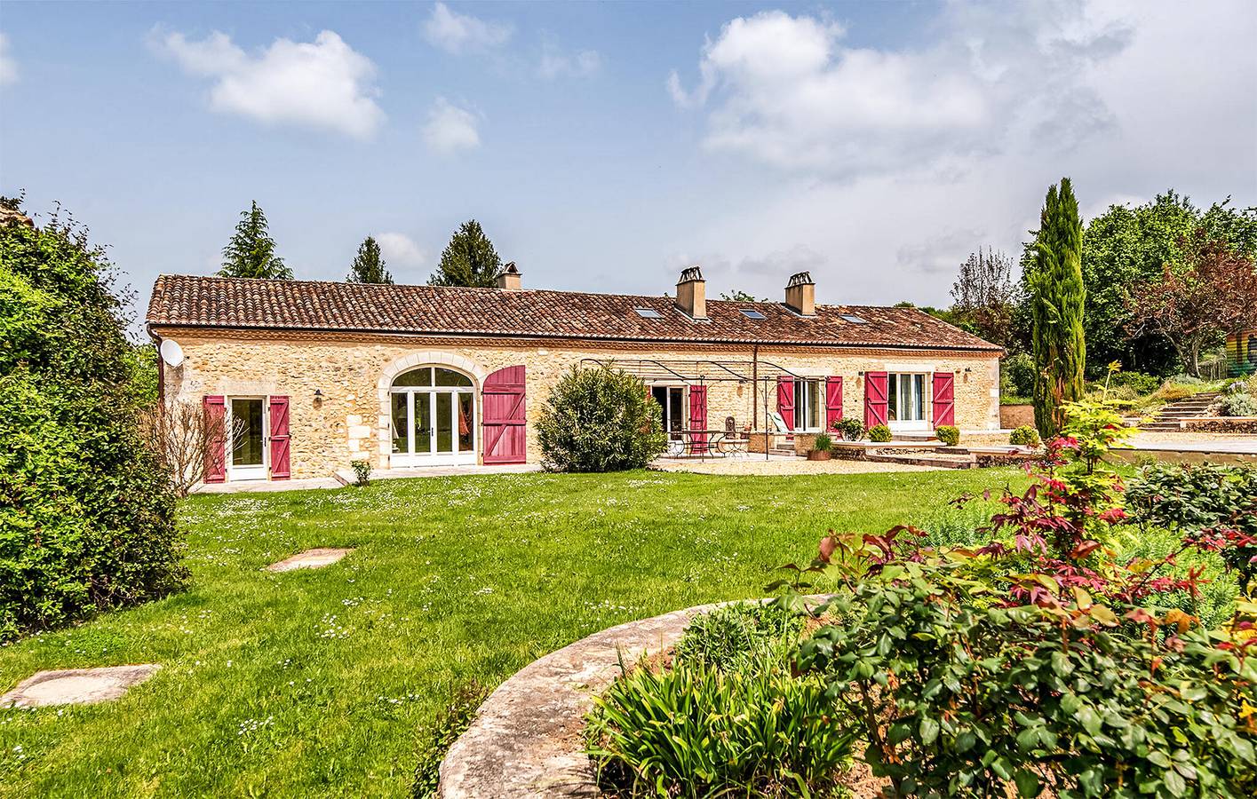 Charmant appartement de 28 m² avec piscine, Wi-Fi et jardin in Villamblard, Périgord Pourpre