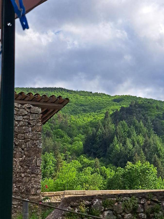 Gîte pour 2 personnes, avec Terrasse ainsi que Jardin et Vue à Barnas - 3