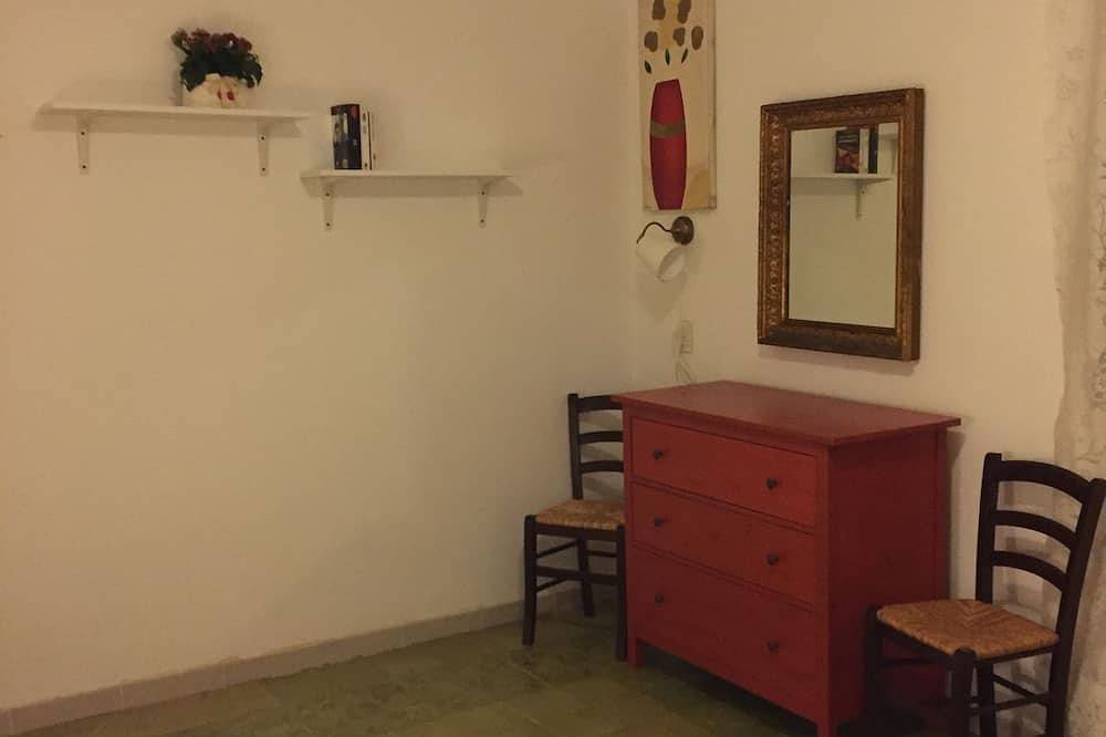 Unabhängige Villa mit komplett eingezäuntem Garten, drei Schlafzimmer und zwei Badezimmer, in Forte dei Marmi, Italienische Riviera