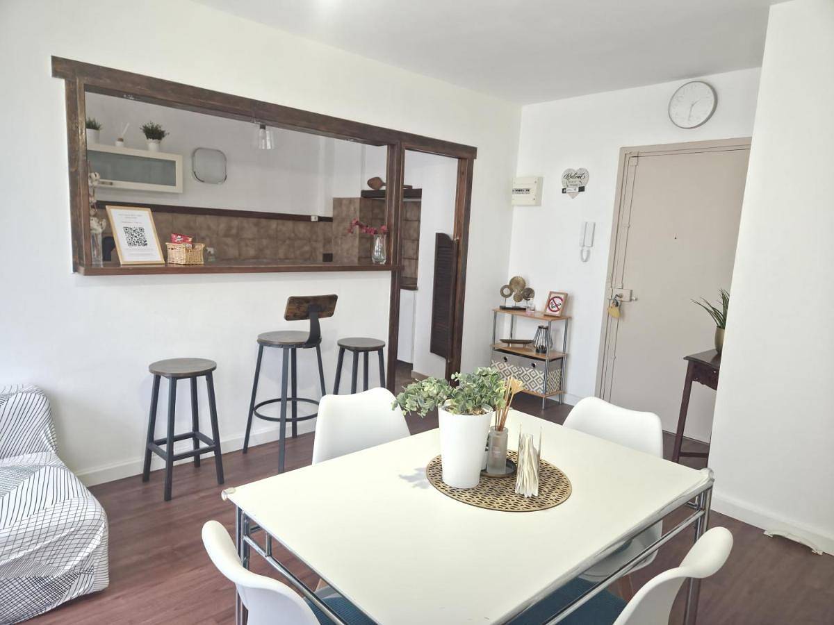 Appartement entier, Séjour cosy près de Paris T3 cuisine ouverte et bar in Ris-Orangis, Essonne