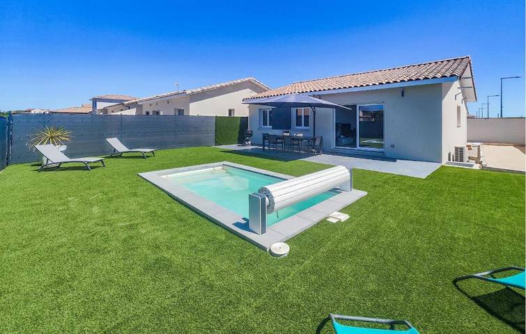 Location de vacances pour 6 personnes, avec Terrasse ainsi que Jardin et Piscine à Bassan