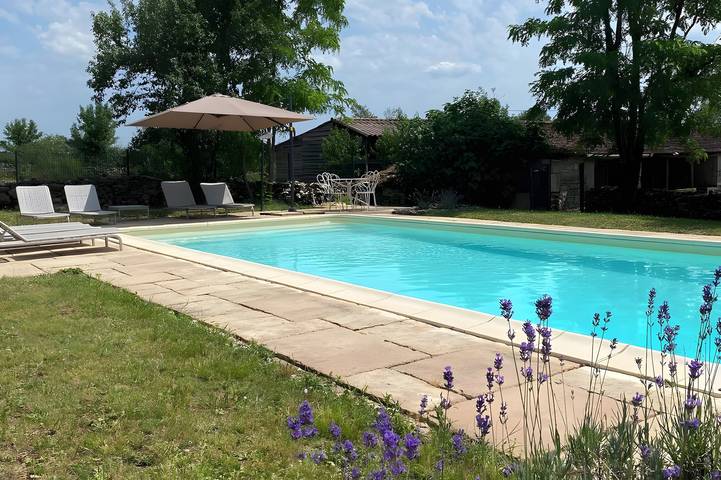 Location de vacances pour 10 personnes, avec bassin pour enfant et jardin, animaux acceptés à Grèzes (Lot)