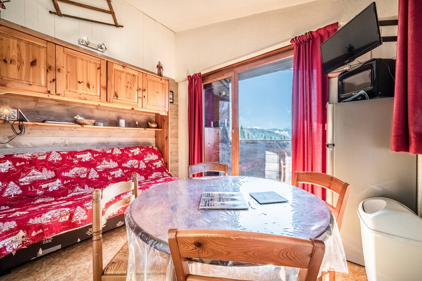 Ganze Wohnung, Ferienwohnung 'Les Pralyssimes - 35 M²' mit Bergblick und Balkon in Le Praz de Lys, Taninges