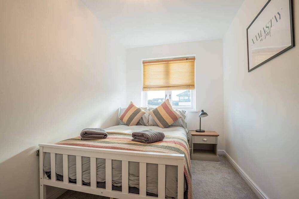 Stylish City Centre Stay | 3-Bed Home + Parking in Worcester, Worcestershire