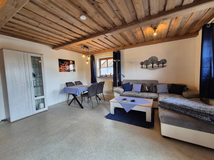 Entire apartment, Relaxinn Bavarian Fewo's Apartment with Shared Pool, Balcony, and Wi-Fi in Hauzenberg, Passauer Land