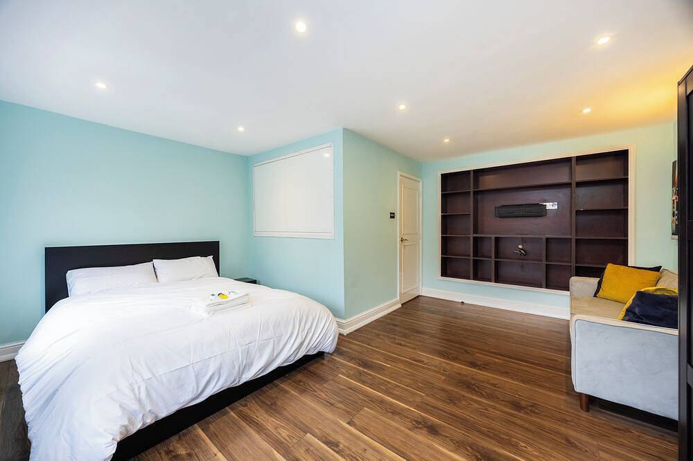 Apartamento entero, Private Garden & Parking | Entire Home Thamesmead in Bexley, Londres