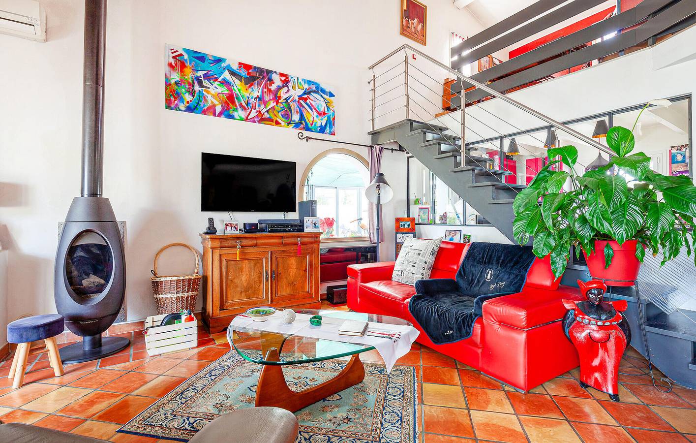 Seaside Retreat with Pool, AC & Parking - 2.5km to Plage de Bonnegrâce in Six-Fours-les-Plages, Région de Toulon